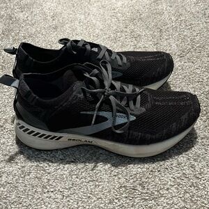 PENDING SALE (COPY)Brooks tennis shoes